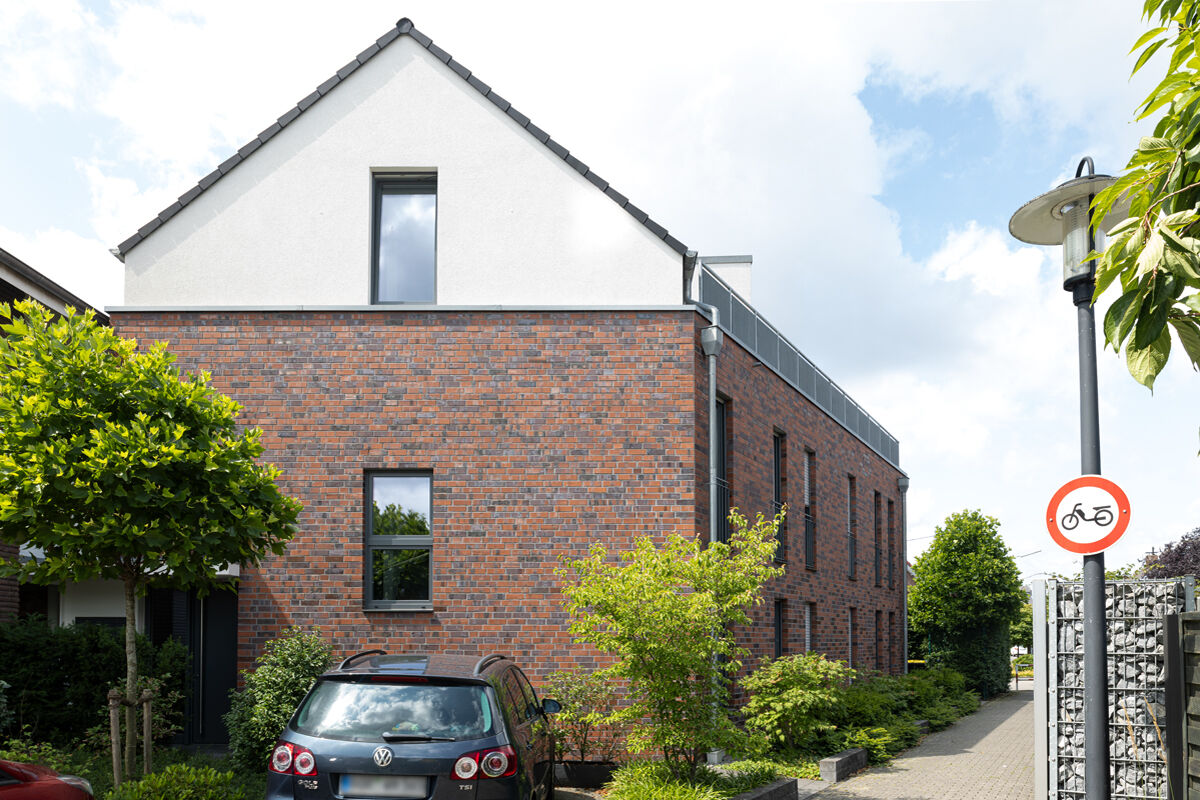 Mehrfamilienhaus H Mit Klinker Nf Rot Blau Bunt Kohle