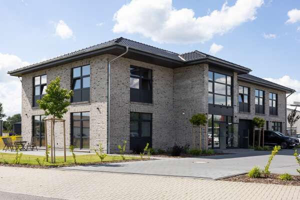 Bürogebäude H1 mit Klinker 122-130-NF grau beige bunt