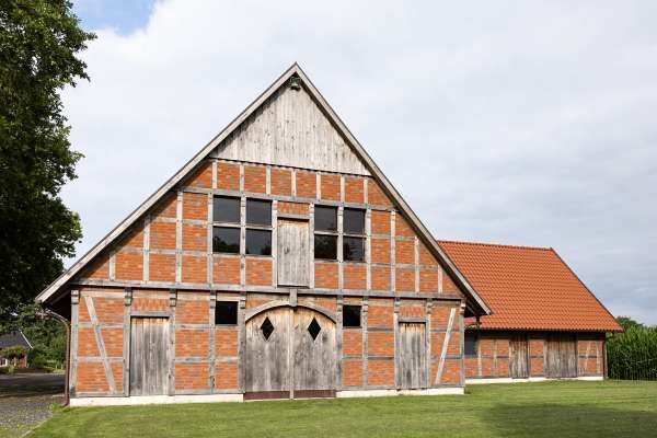 Landhaus / Schoppe H5 mit Klinker 106-111-NF rot - blau - geflammt