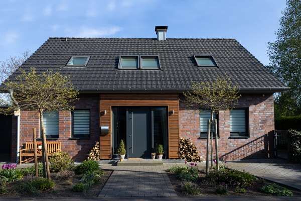 Einfamilienhaus H4 mit Klinker 101-110-NF rot-blau