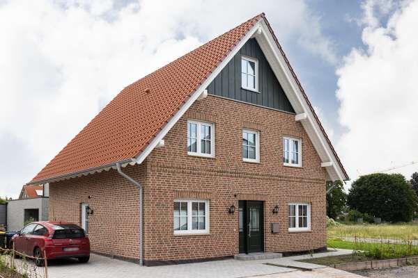 Einfamilienhaus H10 mit Klinkerriemchen R-107-106-WDF rot bunt
