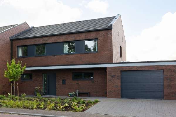 Einfamilienhaus H4 mit Klinker 101-148-NF rot, Kohle