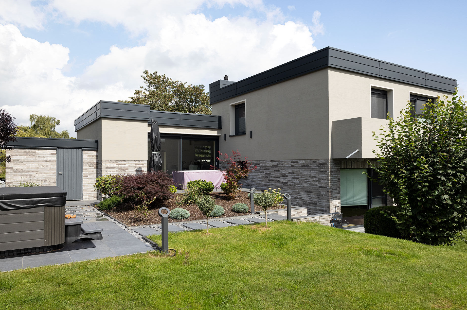 Je nach Herstellungsverfahren – vom Strangpress- bis zum Ringofenverfahren – unterscheiden sich Klinker deutlich im Preis und in ihrer gestalterischen Wirkung.