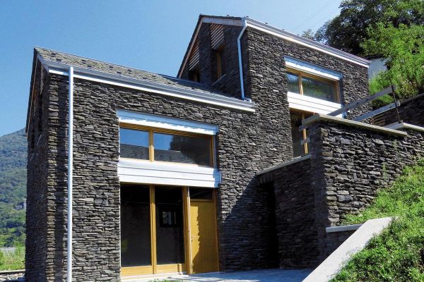 Einfamilienhaus H1 mit Naturstein-Optik Verblender 123-102-GP-ModF anthrazit, grau nuanciert