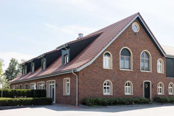 Landhaus H8 mit Klinker 111-102-RF rot-braun