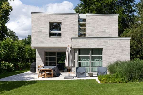 Bauhaus H4 mit Klinkerriemchen R-118-202-ModF hellgrau bunt