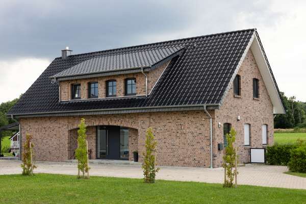 Einfamilienhaus H1 mit Klinker 107-112-NF rot-braun