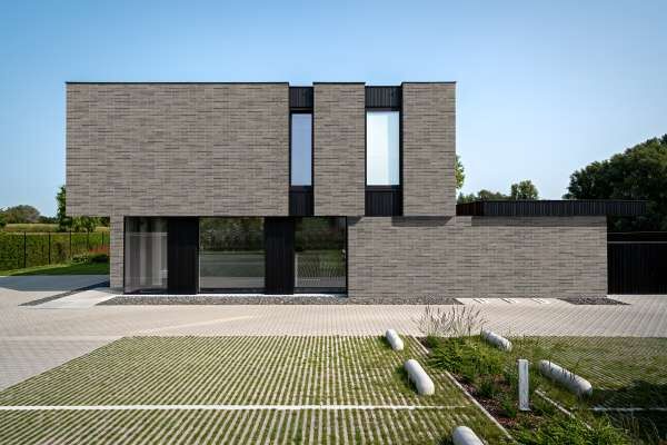 Bauhaus H4 mit Klinkerriemchen R-118-203-ModF anthrazit bunt