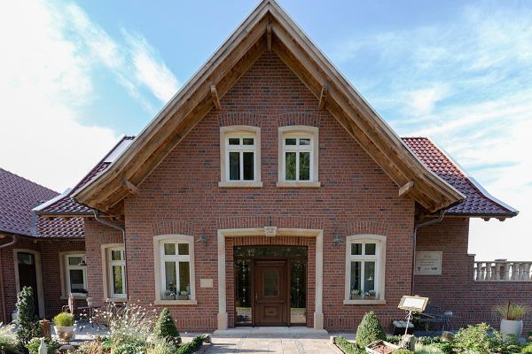 Stilvolles Landhaus H1 mit Klinker 101-129-NF rot - Kohle