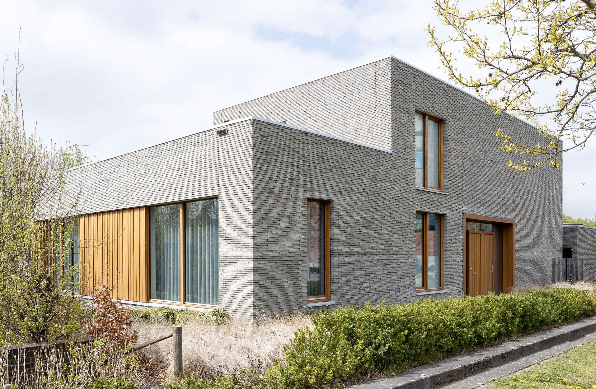 Die Kombination aus Dämmung und Riemchen sorgt für langlebige, witterungsbeständige Fassaden mit geringem Wartungsaufwand.