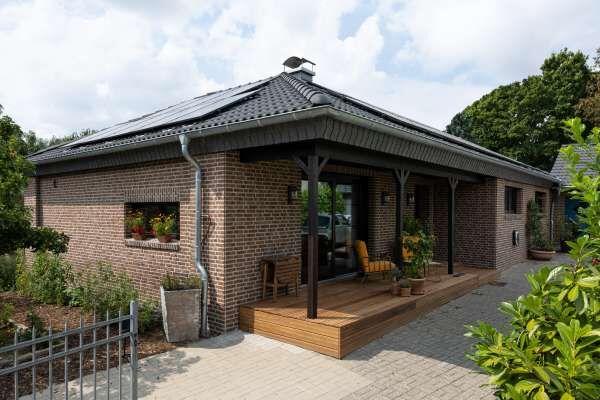Bungalow H9 mit Klinkerriemchen R-103-180 beige - bläulich