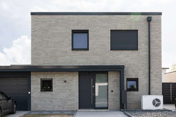 Einfamilienhaus H18 mit Klinker 104-166-NF grau nuanciert