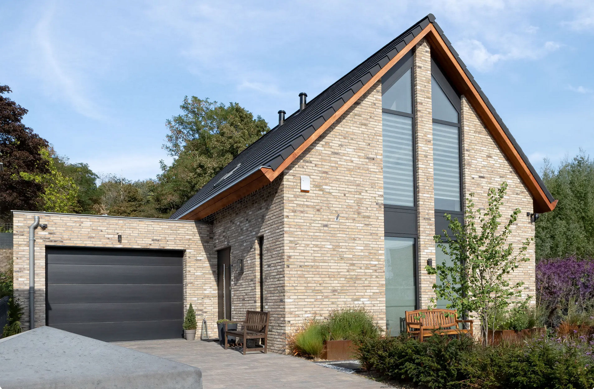 Individuelle Lösung statt Standard: Wandaufbau, Feuchtezustand und Statik bestimmen, welche Dämmmethode technisch und wirtschaftlich die beste ist.