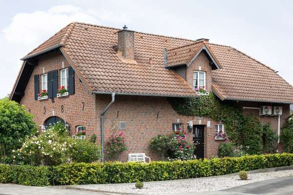 Einfamilienhaus H1 mit Klinker 120-123-WDF rot anthrazit bunt