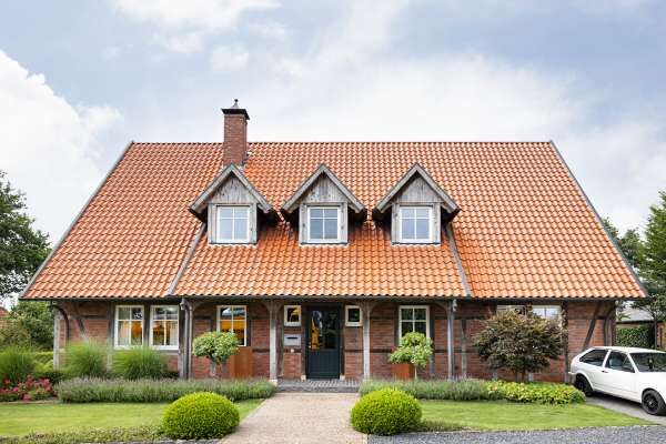 Landhaus H4 mit Klinker 106-111-NF rot - blau - geflammt