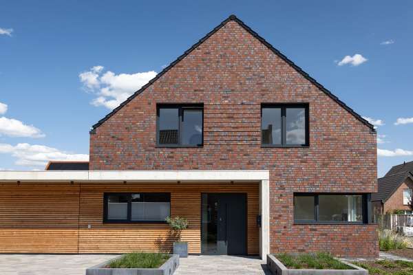 Einfamlienhaus H15 mit Klinker 108-119-NF rot-bunt