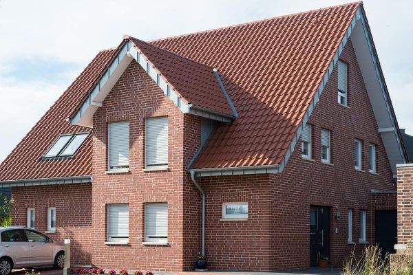 Einfamilienhaus H1 mit Klinker 102-118-NF rot-Kohle