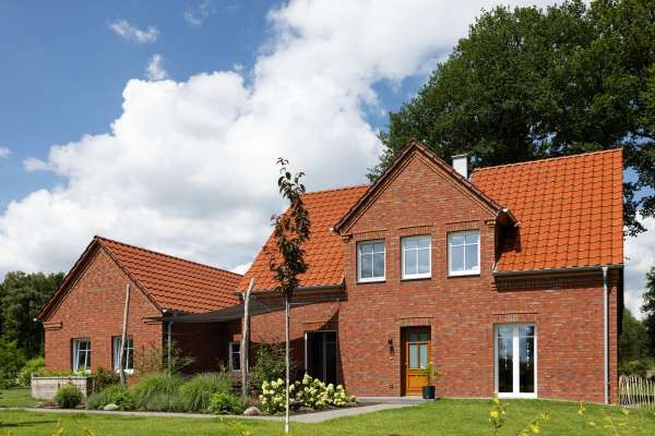 Landhaus H24 mit Klinker 107-110-NF rot-bunt