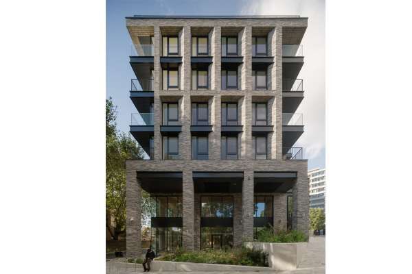 Bürogebäude H1 mit Klinker 122-111-ModF grau, weiß nuanciert