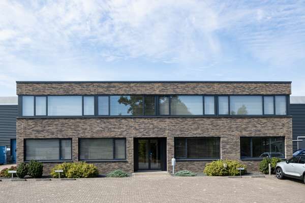 Bürogebäude H11 mit Klinker 103-112-WDF grau-bunt