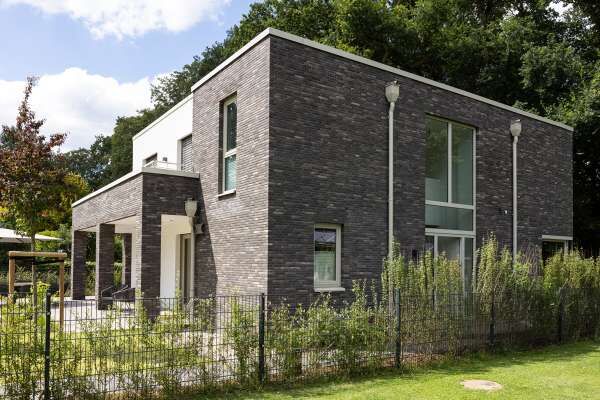 Bauhaus H1 mit Klinker 122-119-ModF anthrazit grau bunt