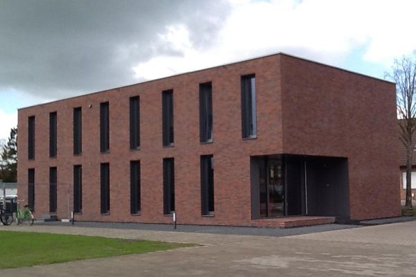 Bürogebäude H1 mit Klinker 101-149-NF rot - bunt