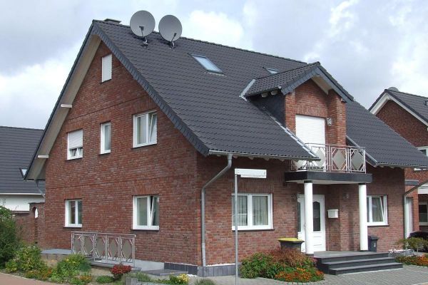 Einfamilienhaus H1 mit Klinker 107-118-WDF rot-blau