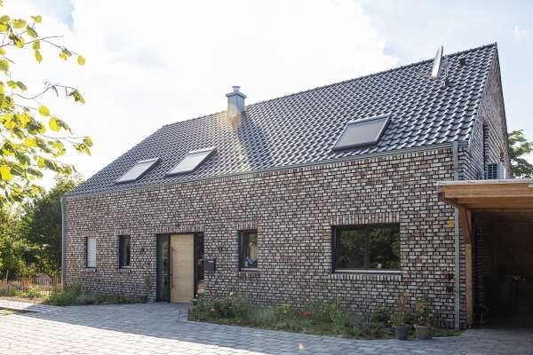 Einfamilienhaus H17 mit Klinker 104-112-NF braun-weiß