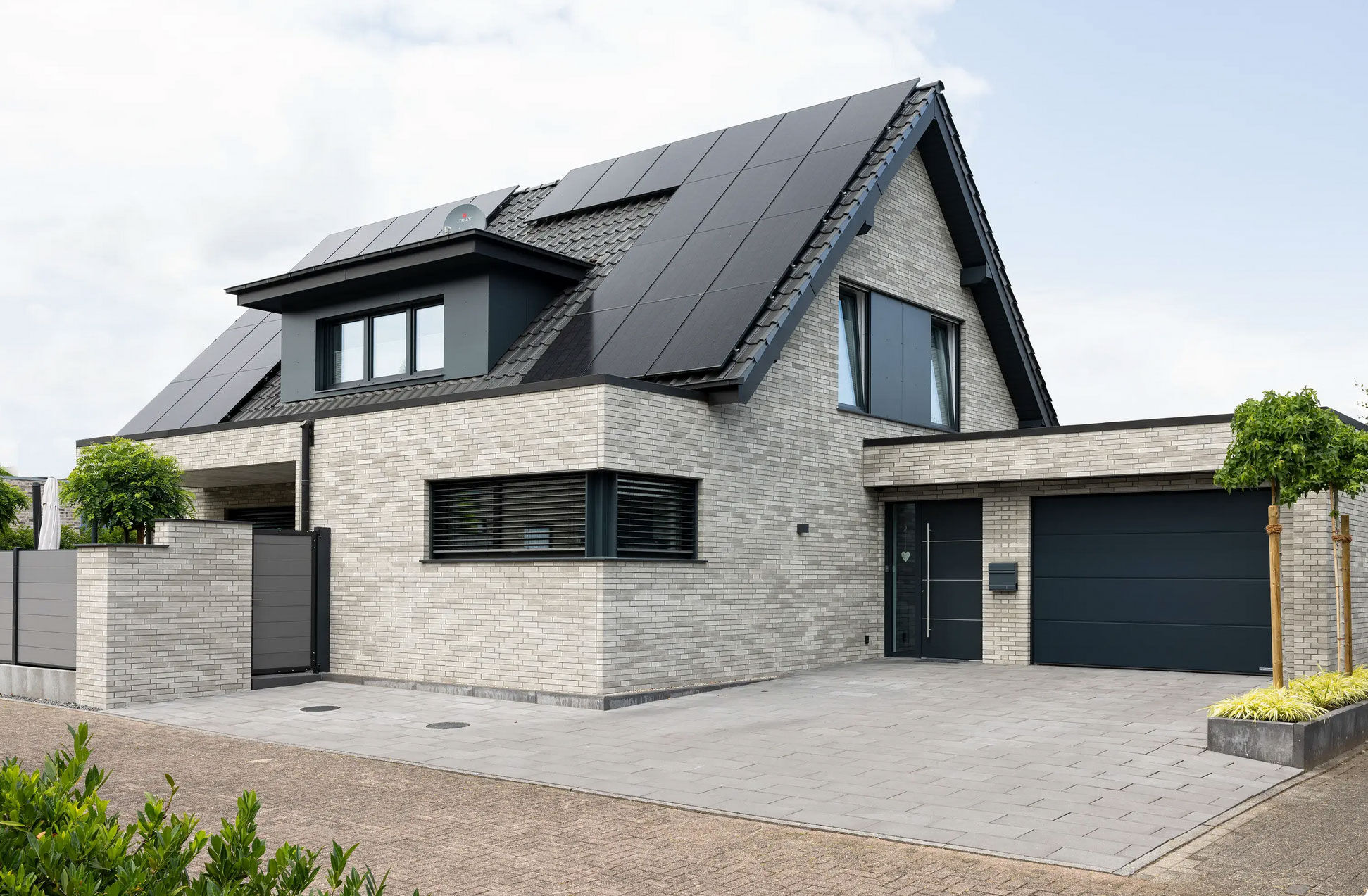 Architektonische Stärke: Klinker vermittelt Solidität – schon der erste Eindruck strahlt Beständigkeit und Hochwertigkeit aus.