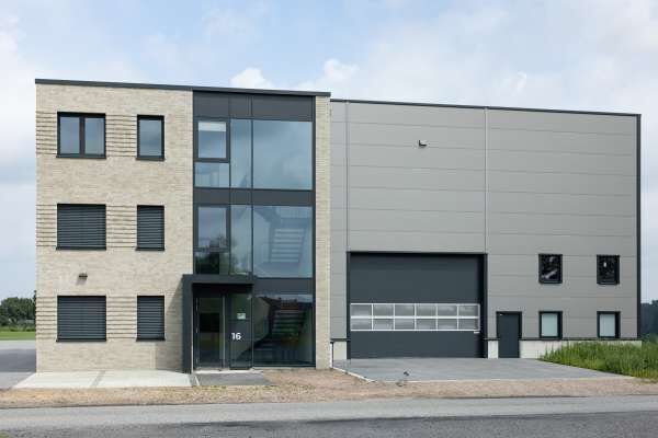 Bürogebäude H21 mit Klinker 104-166-NF grau nuanciert