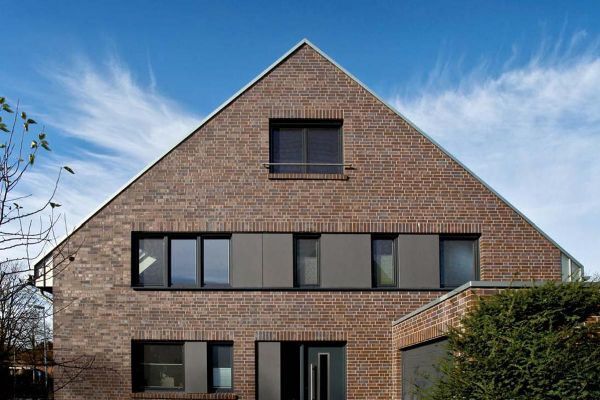 Großes Einfamilienhaus H1 mit Klinker 101-101-NF braun - bunt