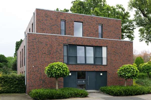 Mehrfamilienhaus H12 mit Klinker 108-122-NF rot, Kohle
