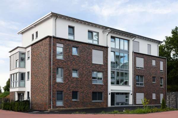 Mehrfamilienhaus H2 mit Klinkerriemchen R-103-435 rot nuanciert
