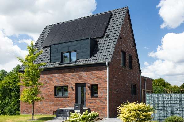 Einfamilienhaus H3 mit Klinker 111-161-NF rot blau bunt