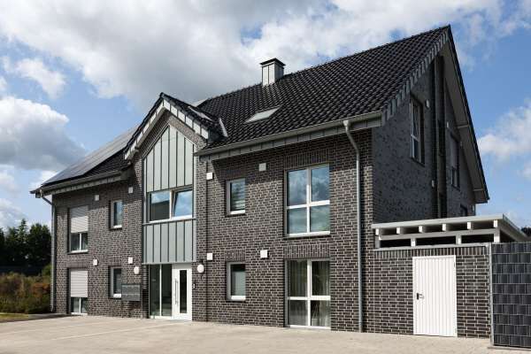 Mehrfamilienhaus H11 mit Klinker 101-115-NF schwarz - blau -bunt