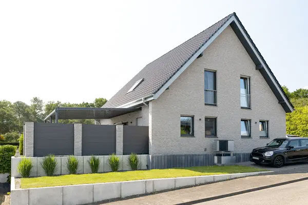 Klinker-Riemchen in Grau wirken besonders edel
