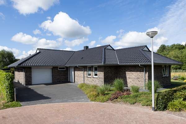 Bungalow H18 mit Klinker 103-112-WDF grau-bunt