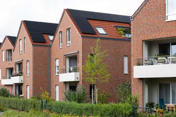 Mehrfamilienhaus H20 mit Klinker 107-110-NF rot-bunt