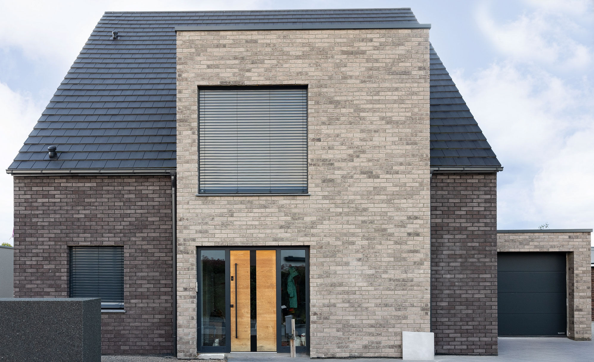 Spannendes Zusammenspiel: Klinkerriemchen in verschiedenen Brauntönen